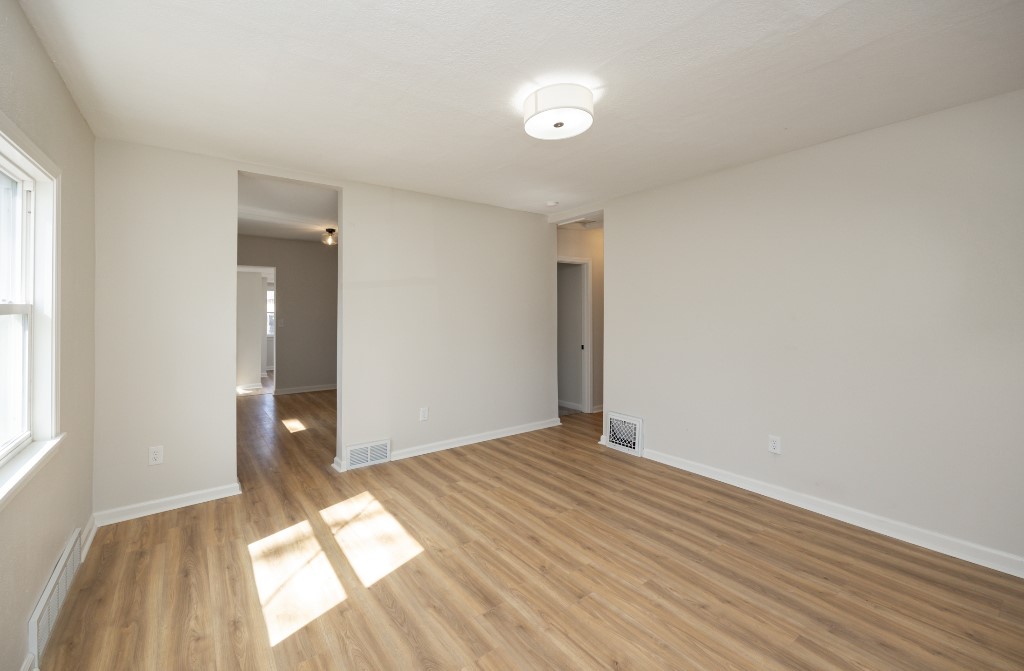 3146 SW 12th Place, Des Moines, Iowa image 5