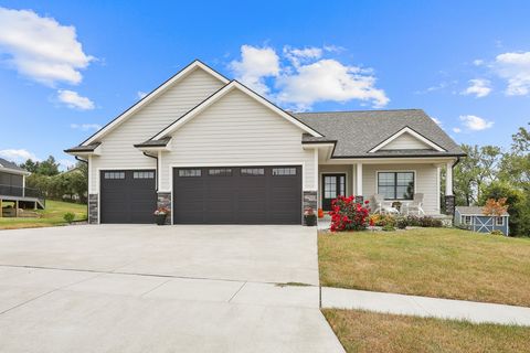 2960 Bos Ridge Road Pella IA 50219