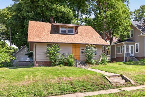 Homes For Sale - 2609 School Street<br/> Des Moines, IA 50311