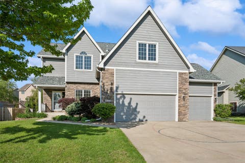 Homes For Sale - 4114 Belair Drive<br/> Urbandale, IA 50323