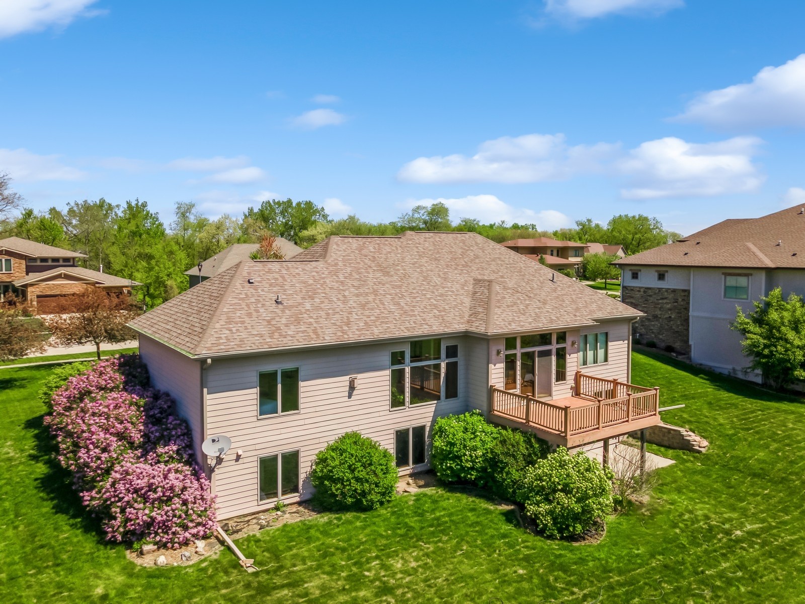 10612 NW 75th Place, Johnston, Iowa image 3