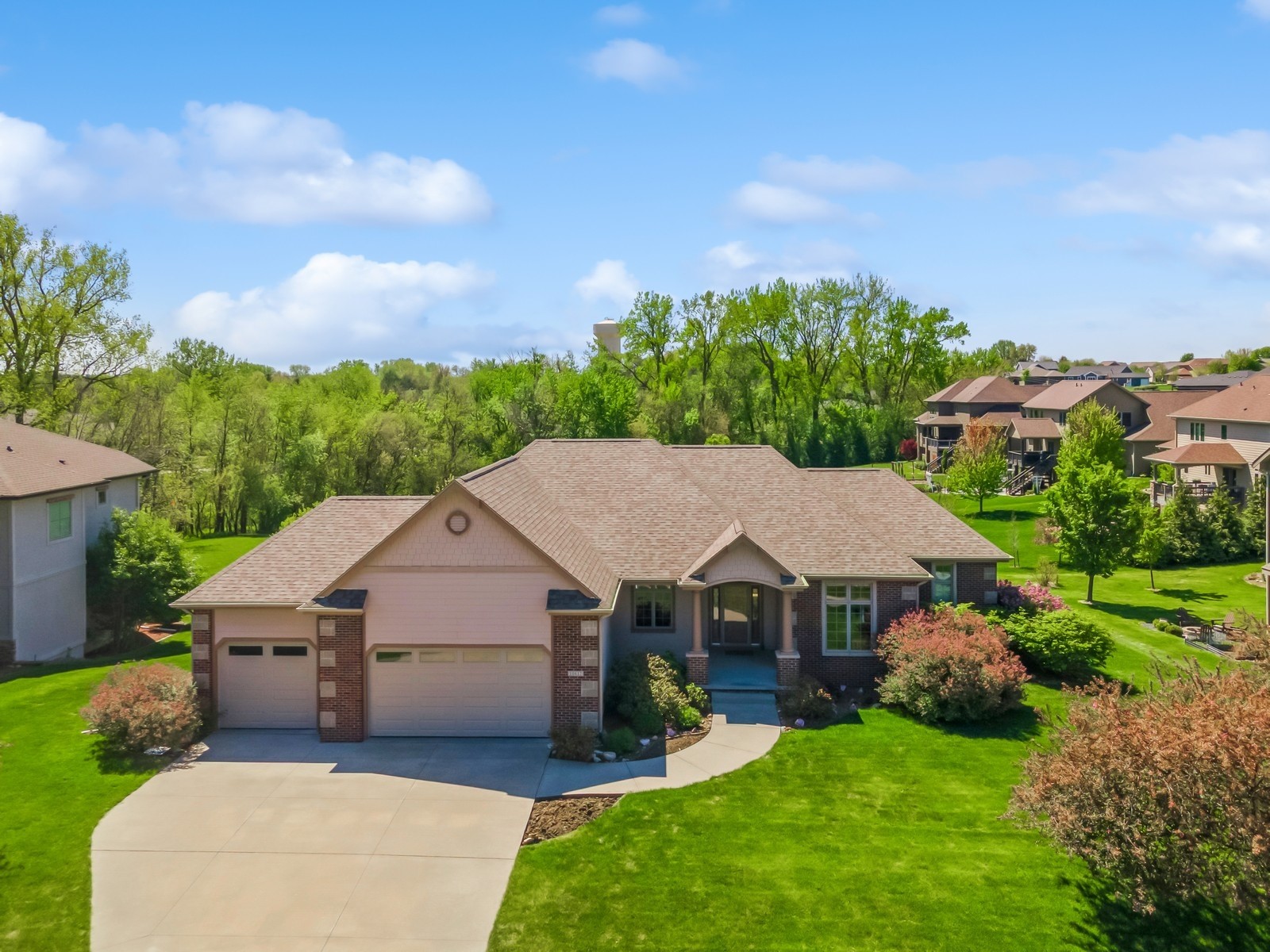 10612 NW 75th Place, Johnston, Iowa image 2