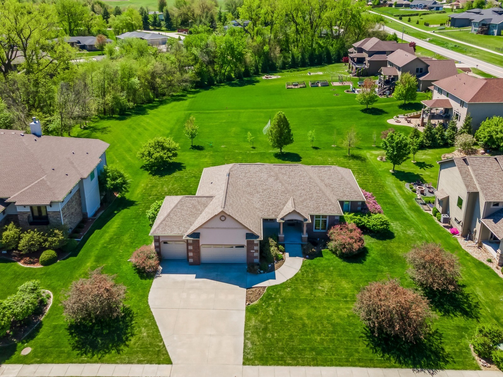 10612 NW 75th Place, Johnston, Iowa image 1