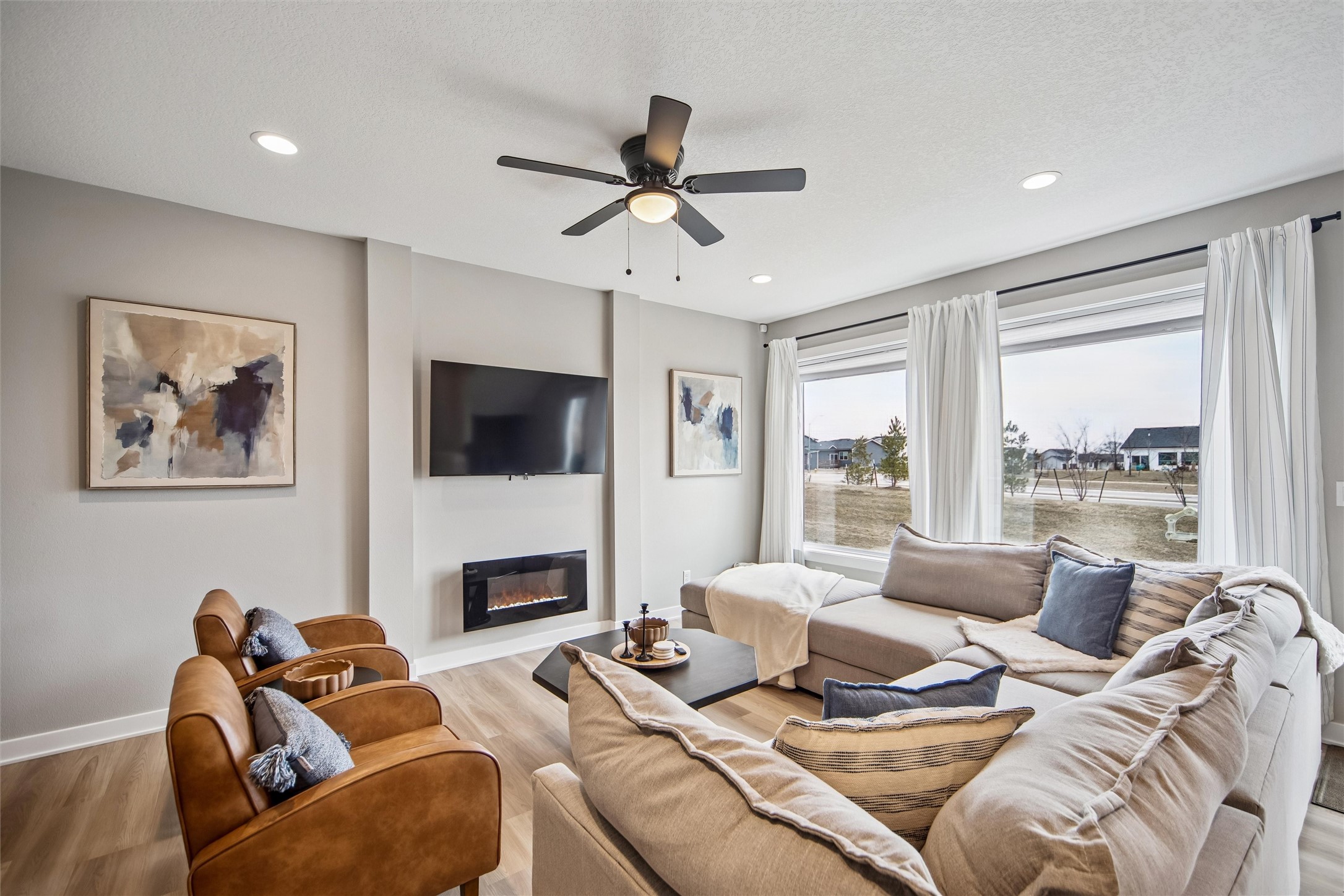 Photo 1 of 34 — 15304 Bellflower Lane, Urbandale, IA 50323