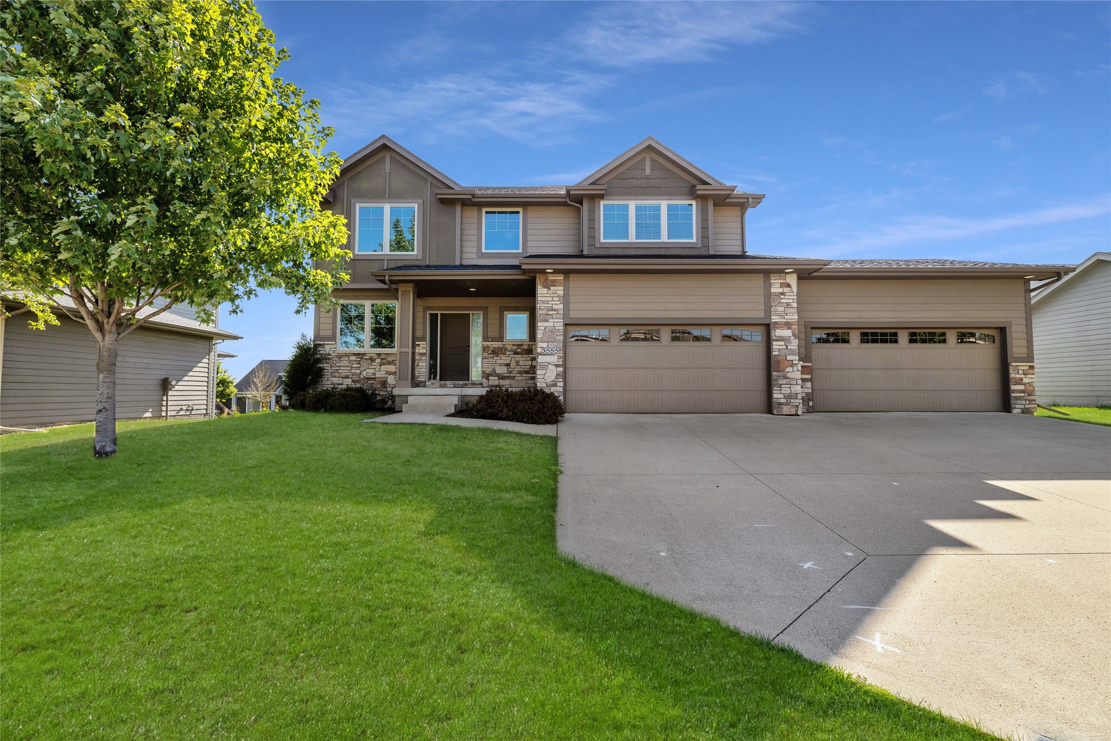 3555 NW 164th Street, Clive, Iowa image 1