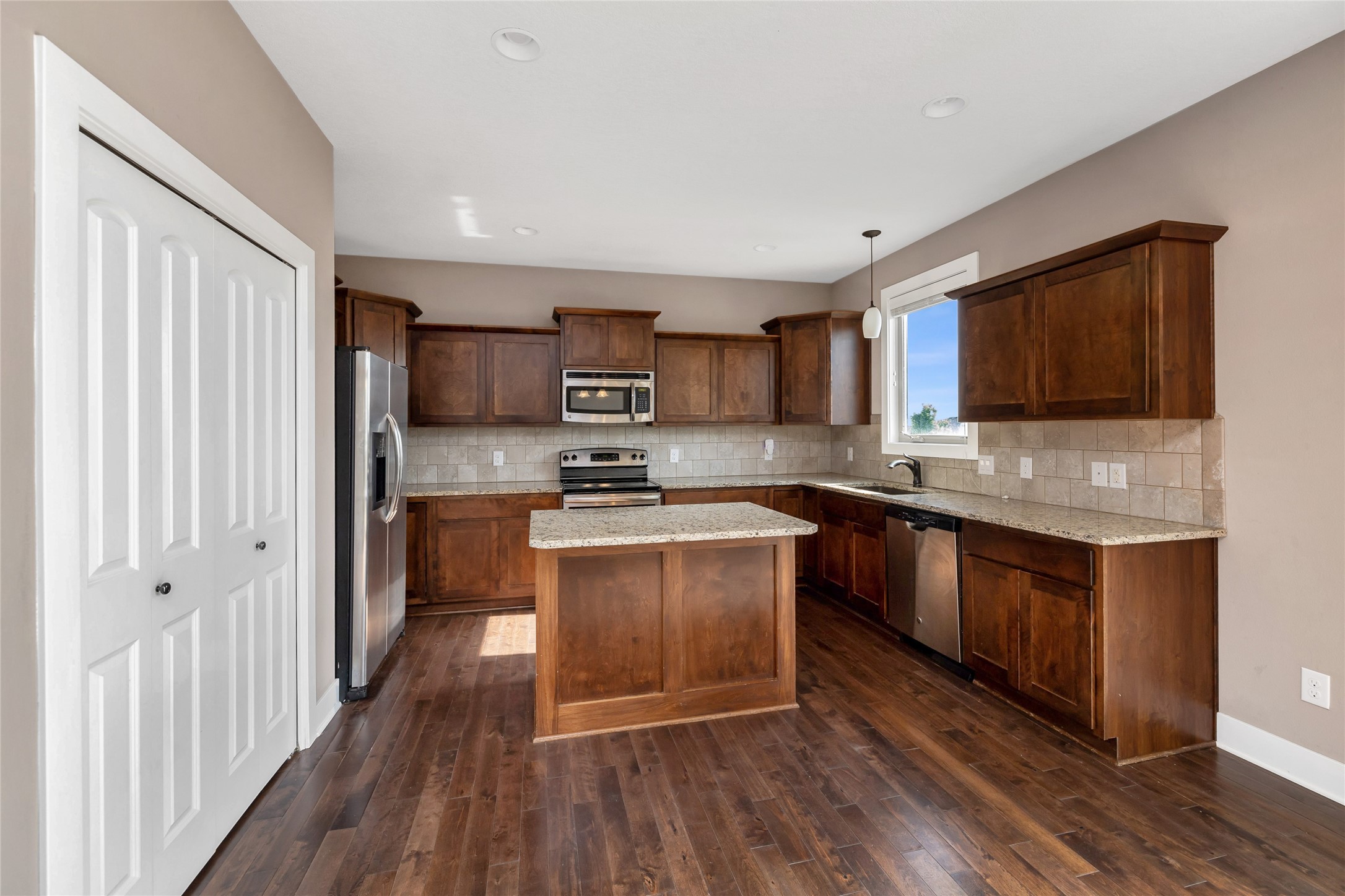 3555 NW 164th Street, Clive, Iowa image 6