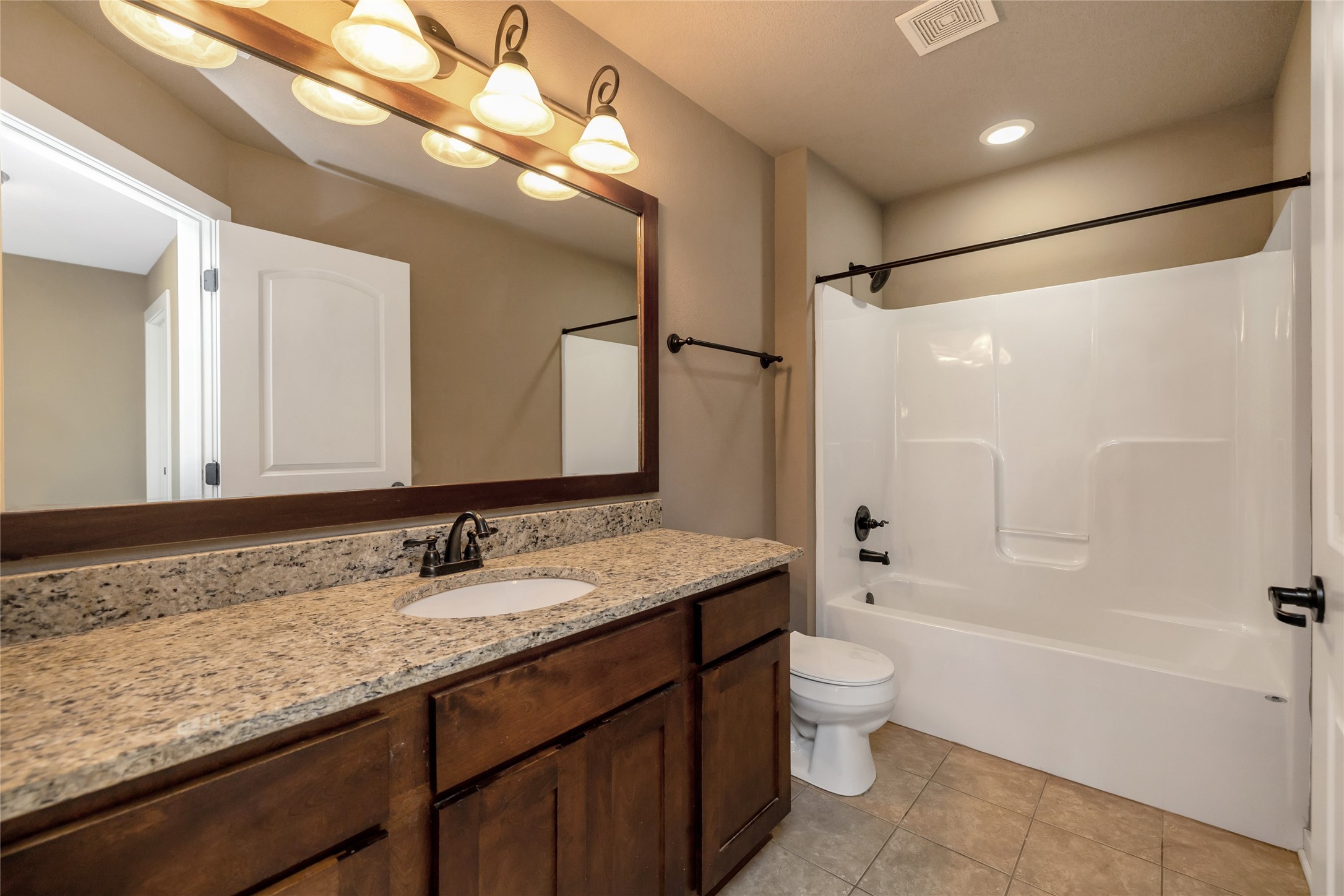 3555 NW 164th Street, Clive, Iowa image 25