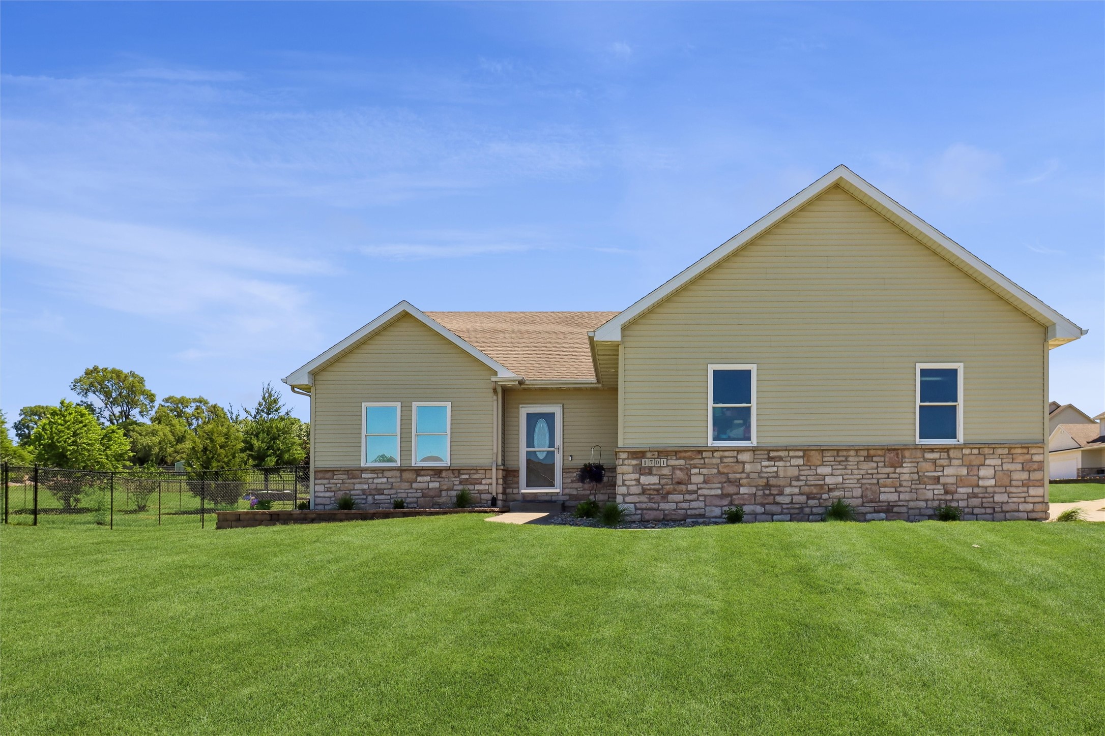 Photo 1 of 25 — 1701 Crabapple Lane, Granger, IA 50109