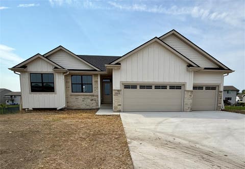 Homes For Sale - 2505 NW Cedarwood Court<br/> Ankeny, IA 50023