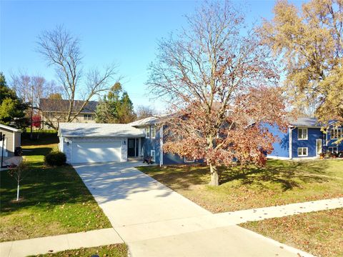 Homes For Sale - 1921 Spencer Street<br/> Poweshiek County, Grinnell, IA 50112