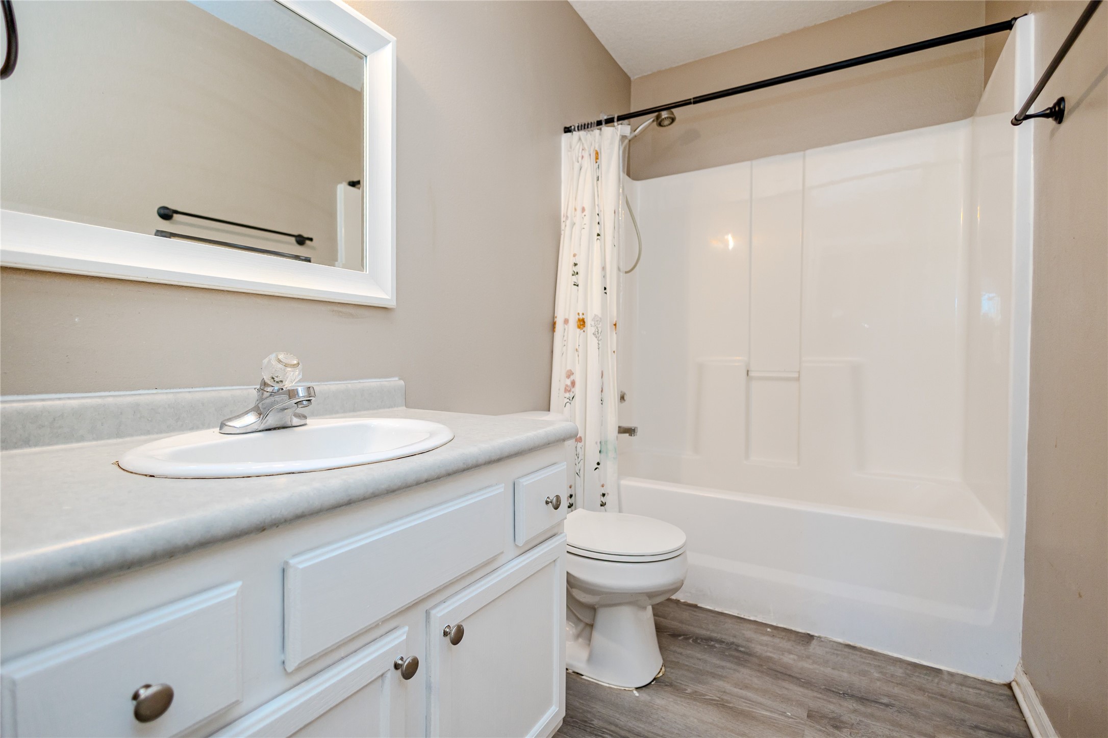 303 Kenyon Avenue, Des Moines, Iowa image 15