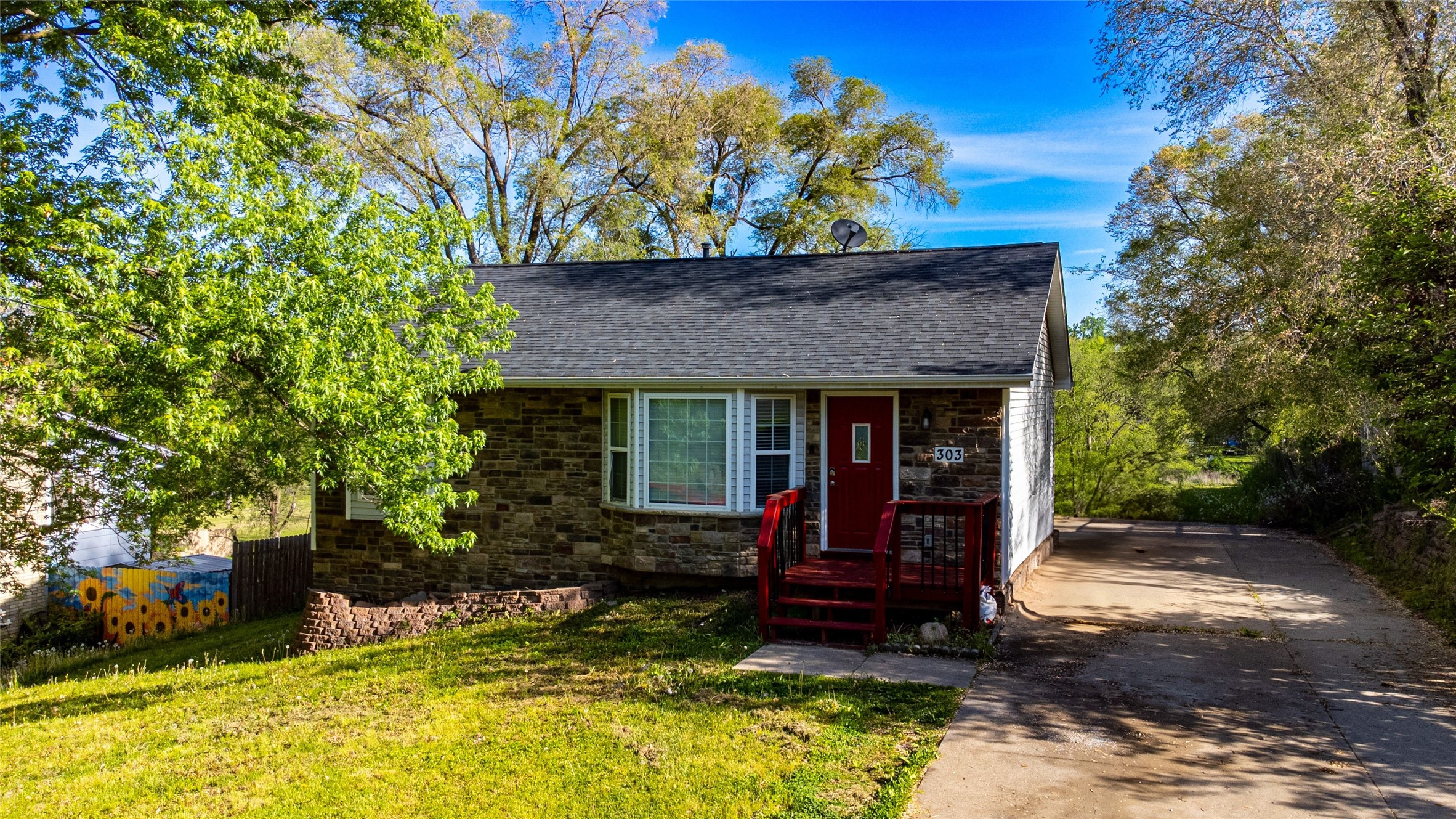303 Kenyon Avenue, Des Moines, Iowa image 1