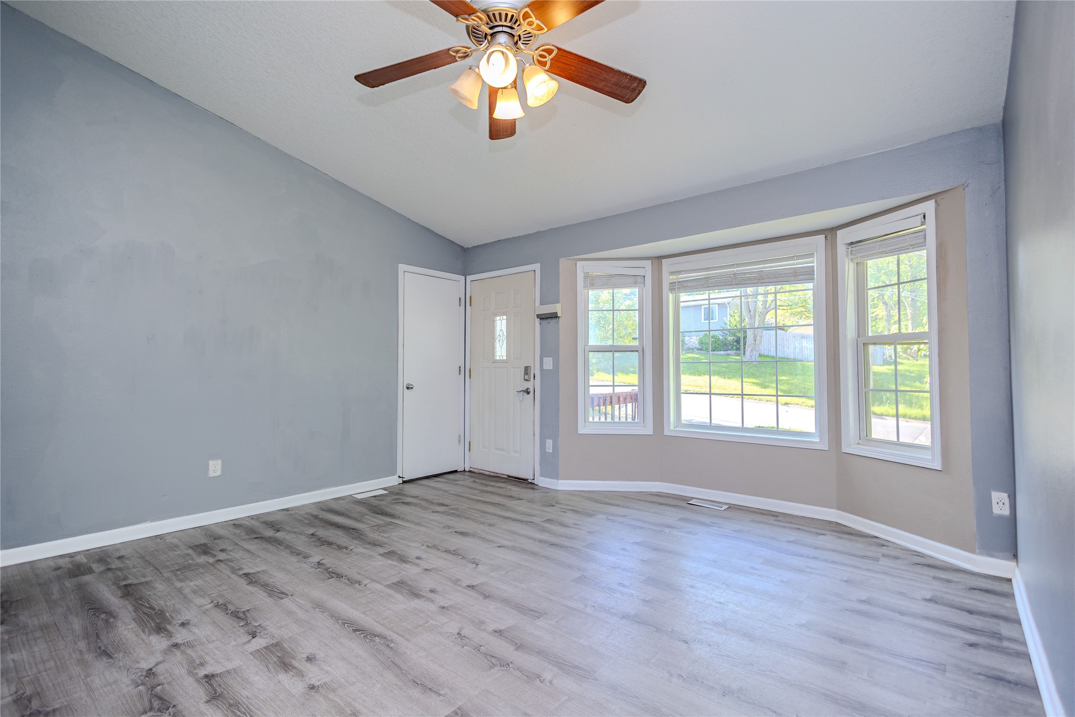303 Kenyon Avenue, Des Moines, Iowa image 4