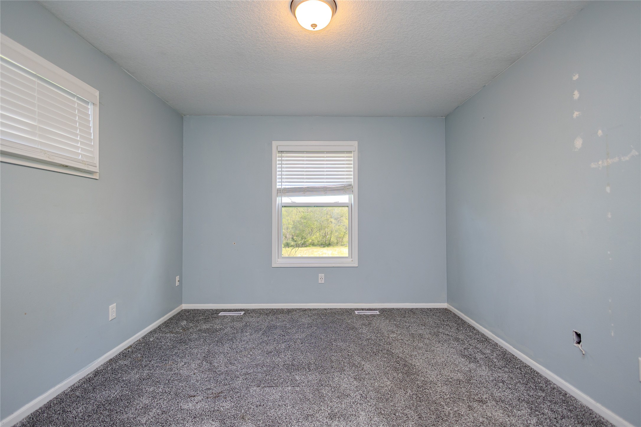 303 Kenyon Avenue, Des Moines, Iowa image 12