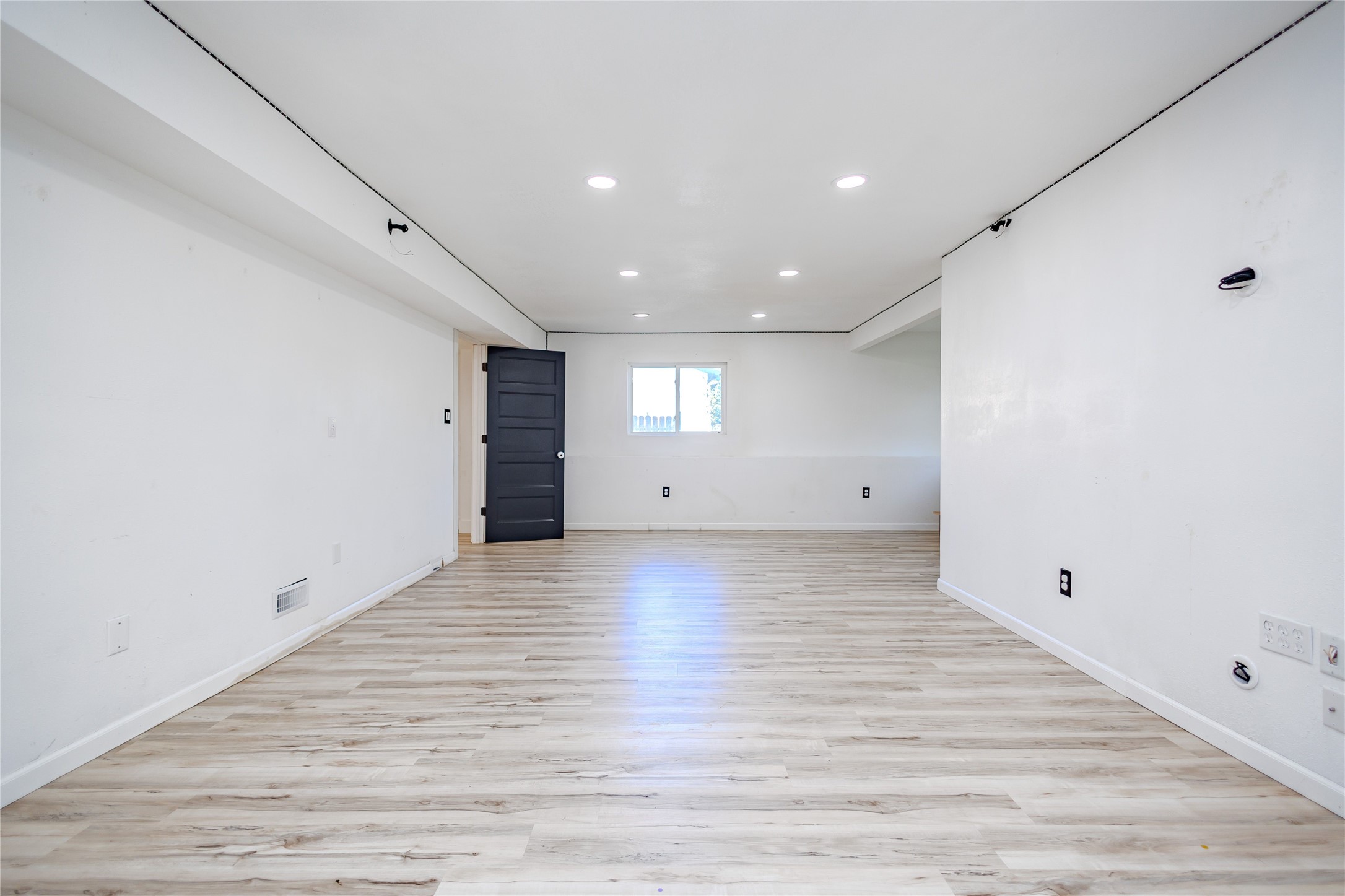 303 Kenyon Avenue, Des Moines, Iowa image 5