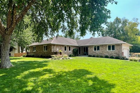 Homes For Sale - 511 58th Court<br/> West Des Moines, IA 50266