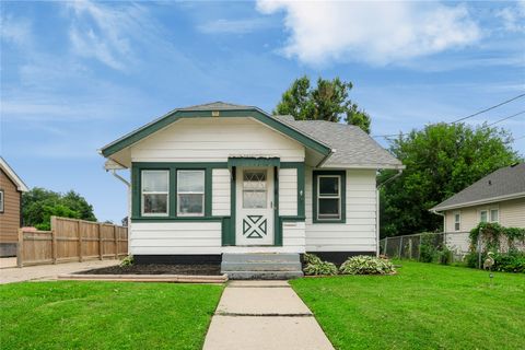 Homes For Sale - 1325 N 4th Avenue<br/> Newton, IA 50208