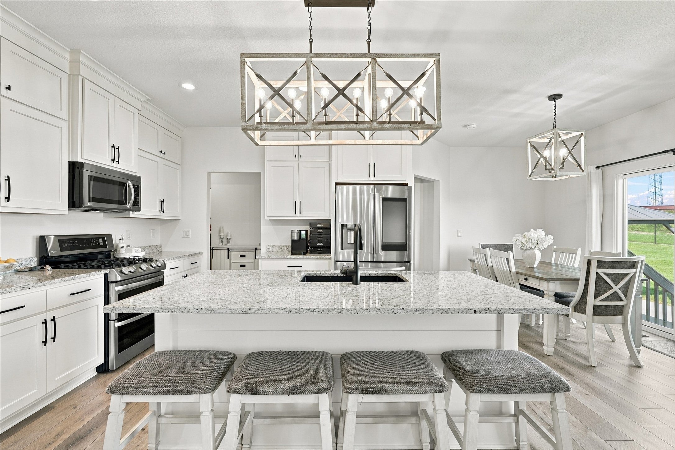 1806 Lakeview Drive