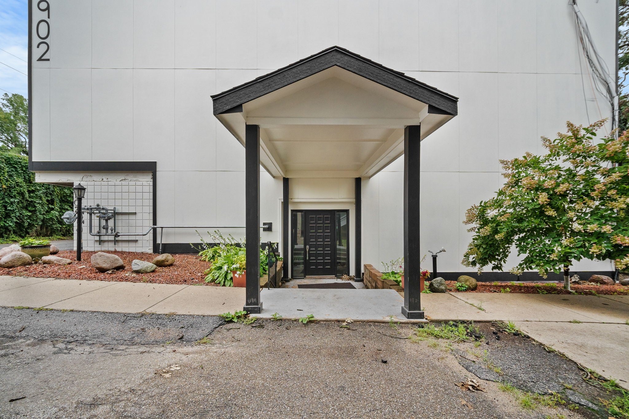 4902 University Avenue 325 - Photo 2