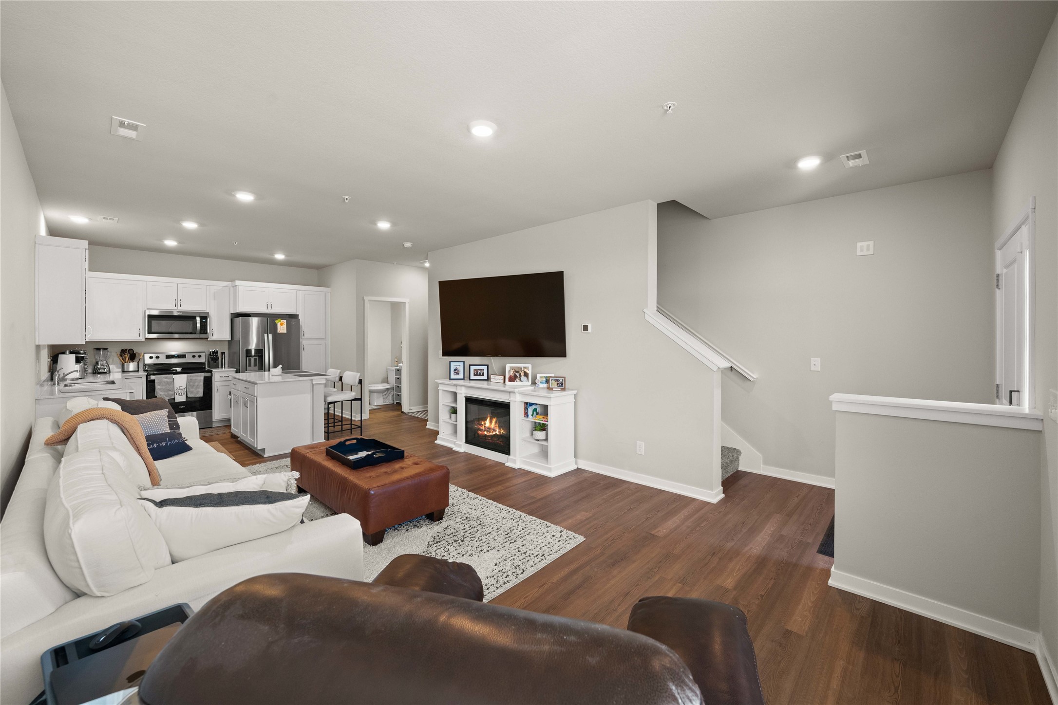 9556 Crestview Drive, West Des Moines, Iowa image 4