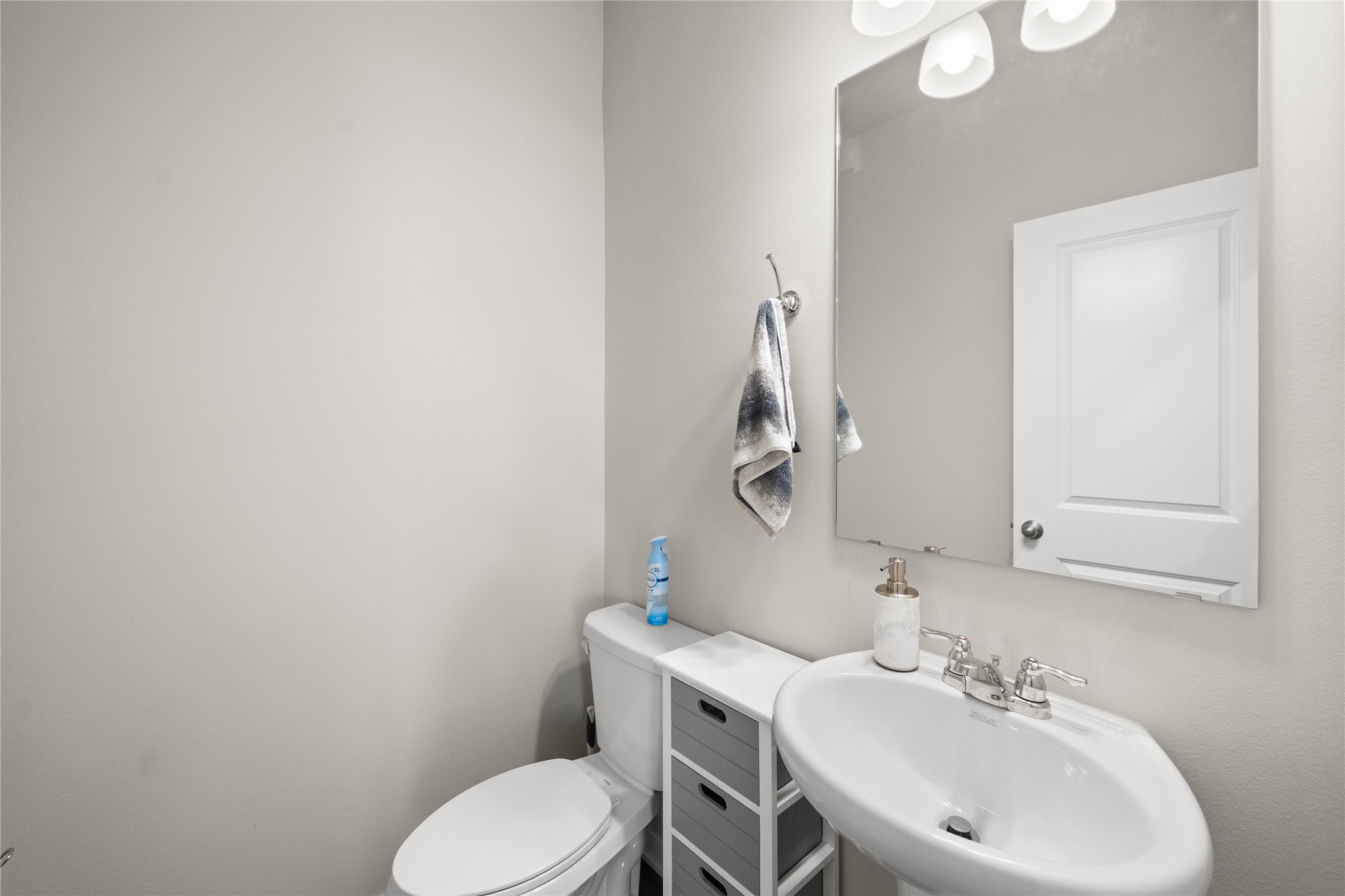 9556 Crestview Drive, West Des Moines, Iowa image 9