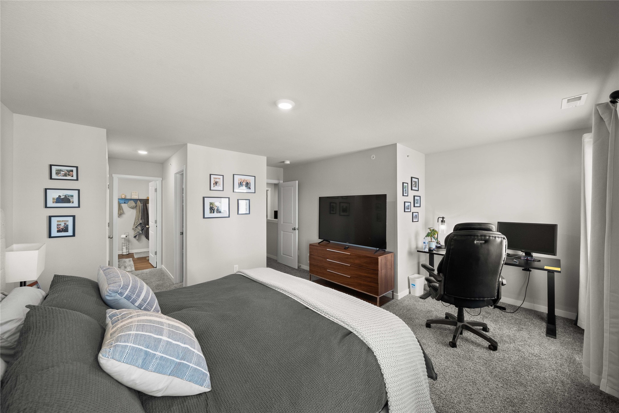 9556 Crestview Drive, West Des Moines, Iowa image 12