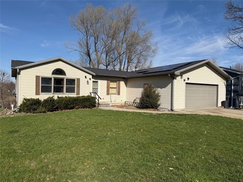 1215 E 8th Street S Newton IA 50208