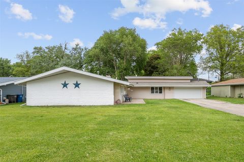 Homes For Sale - 1403 Lewis Avenue<br/> Des Moines, IA 50315