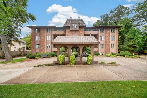 Condo For Sale - 4323 Grand Avenue #103<br/> Des Moines, IA 50312