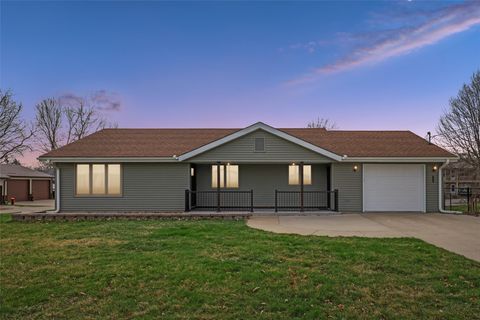 Homes For Sale - 307 S Columbus Street<br/> Marion County, Pleasantville, IA 50225