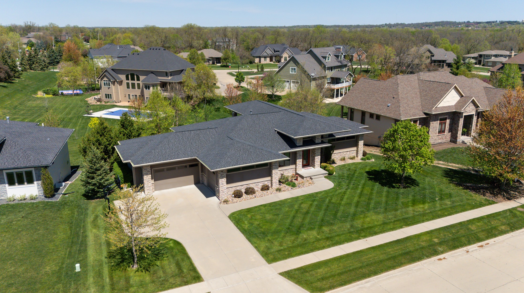 8513 Prairie Ridge Drive, Johnston, Iowa image 2