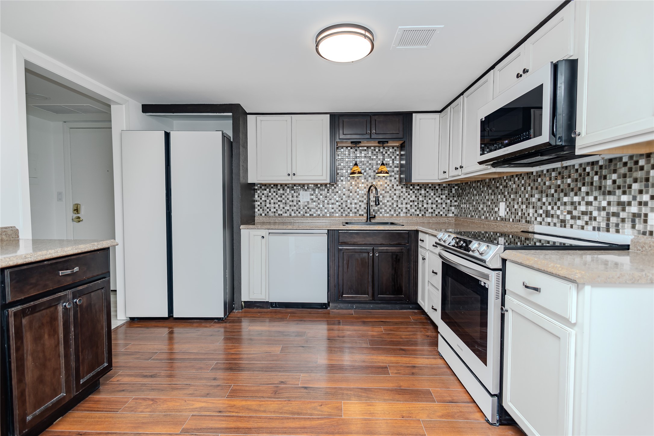 3131 Fleur Drive 208