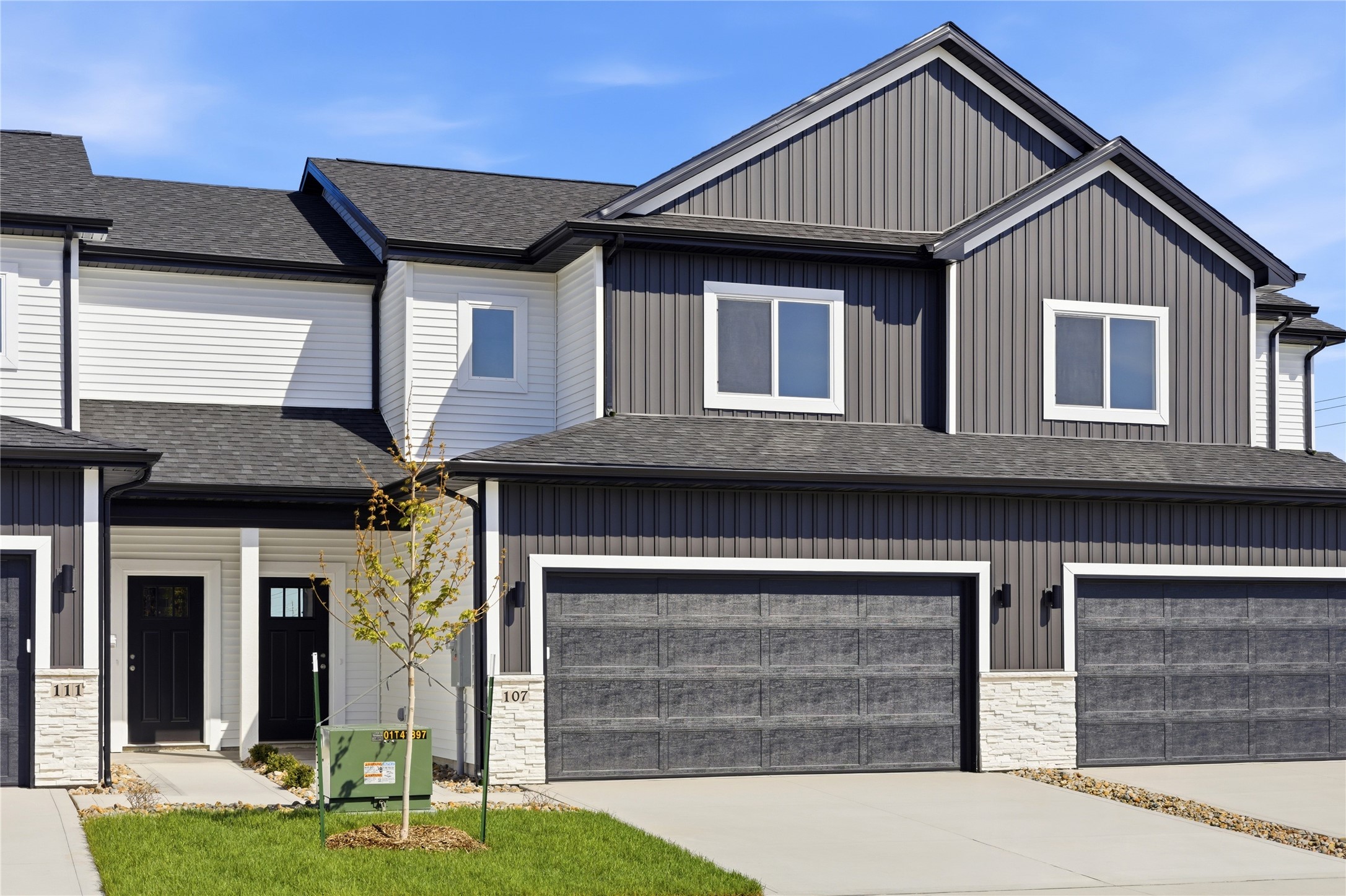 Photo 1 of 17 — 107 NE Doe Pointe Lane, Ankeny, IA 50021