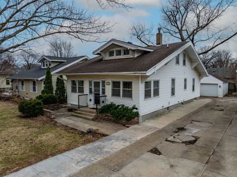 Homes For Sale - 3306 School Street<br/> Des Moines, IA 50311