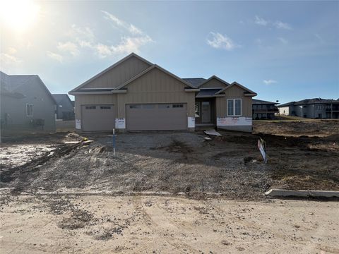 2257 Green Leaf Circle Norwalk IA 50211