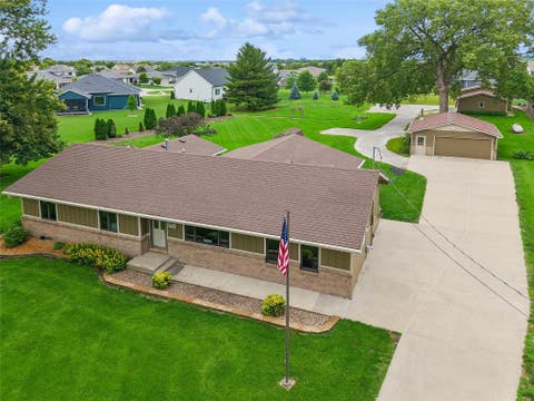 Homes For Sale - 8270 Ashworth Road<br/> West Des Moines, IA 50266