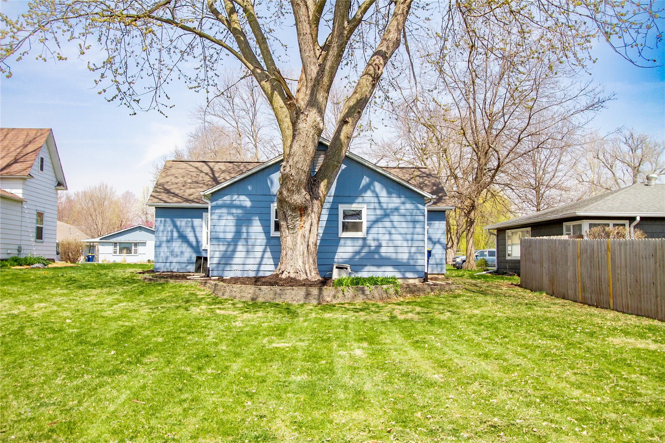 609 Maple Street, Pella, Iowa image 24