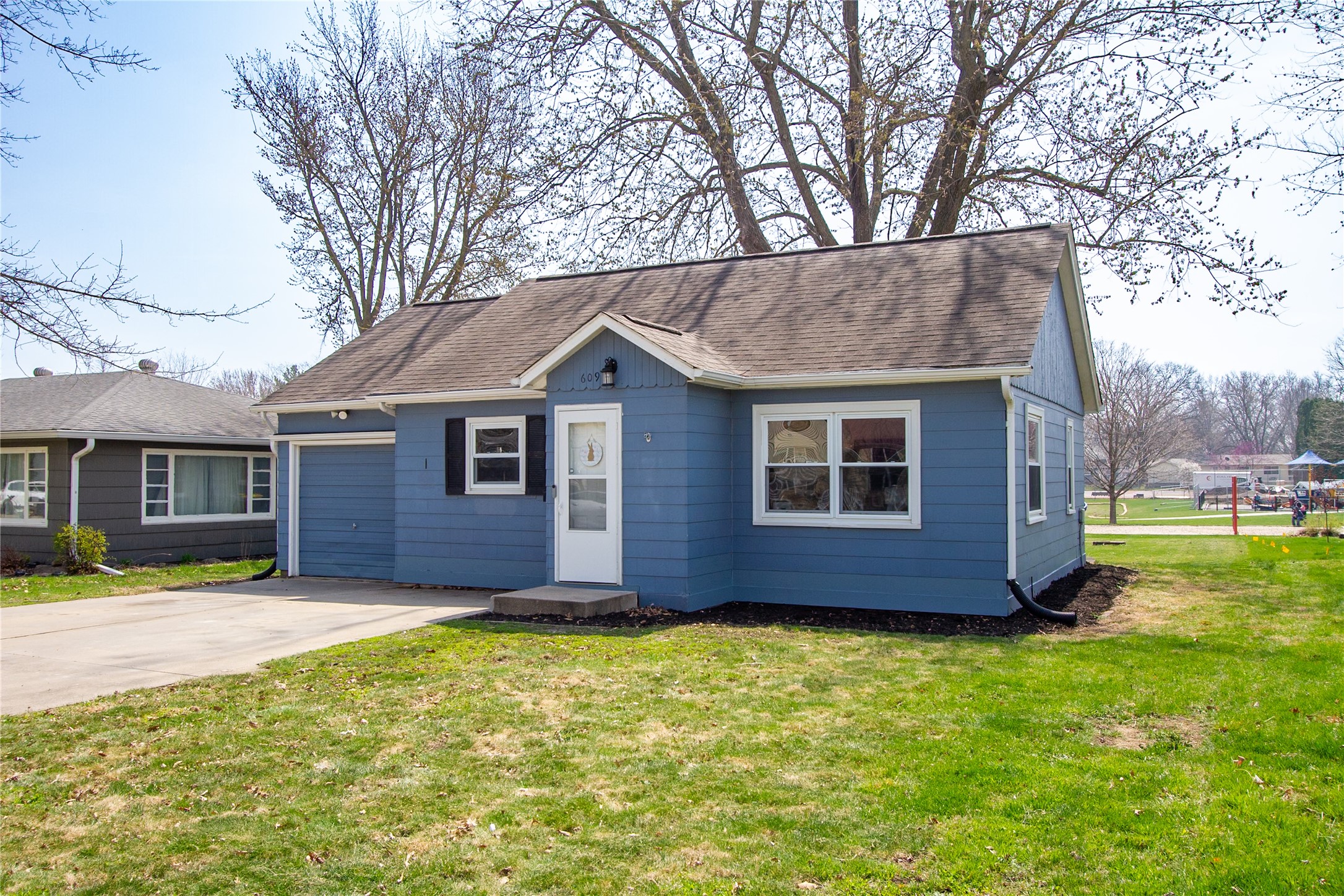 609 Maple Street, Pella, Iowa image 1