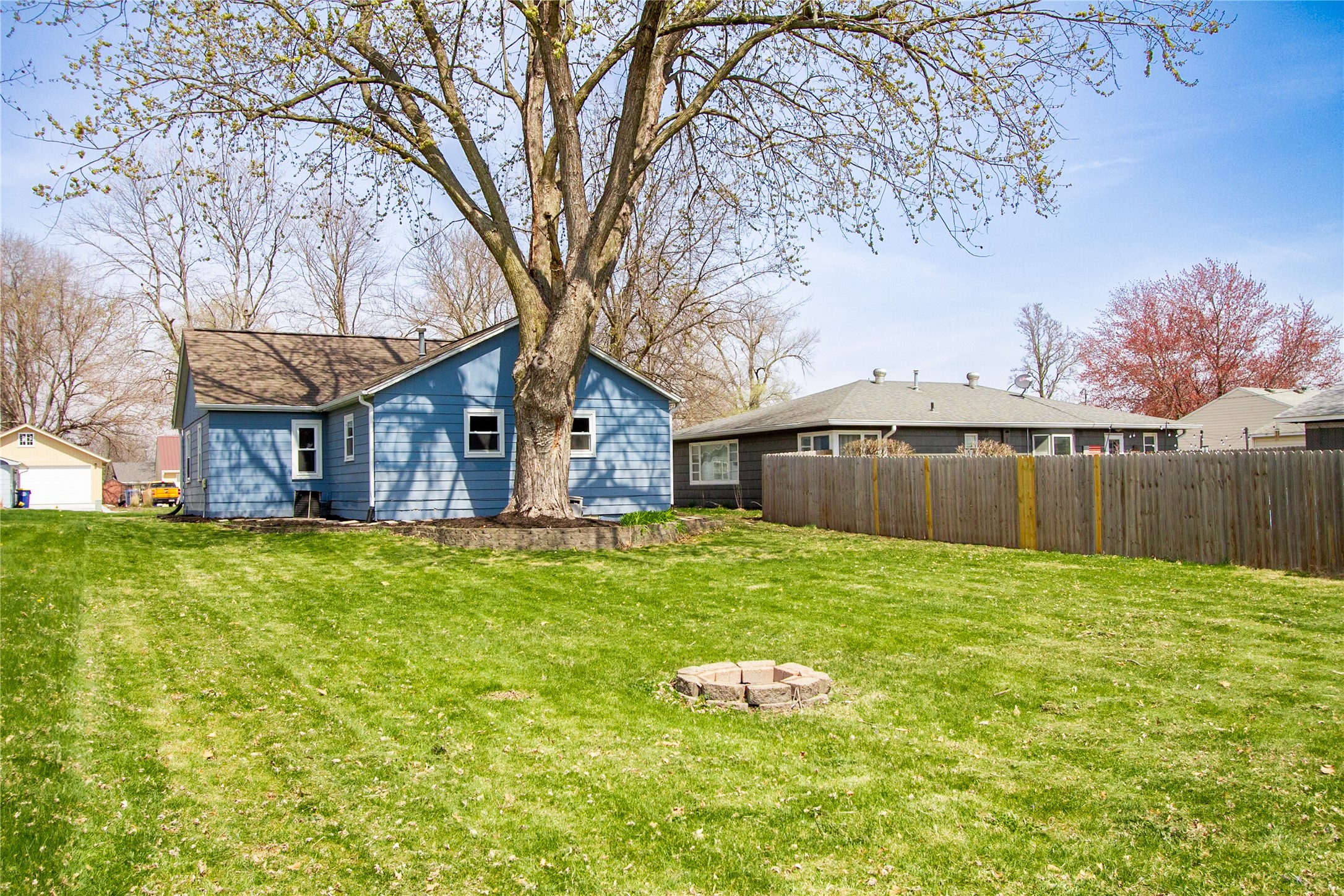 609 Maple Street, Pella, Iowa image 22