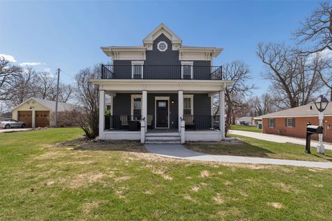 Homes For Sale - 1417 Main Avenue<br/> Clear Lake, IA 50428