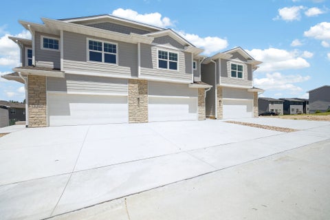 Condo For Sale - 5426 153rd Street<br/> Urbandale, IA 50323