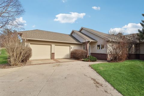 Condo For Sale - 1104 Glen Oaks Drive<br/> West Des Moines, IA 50266