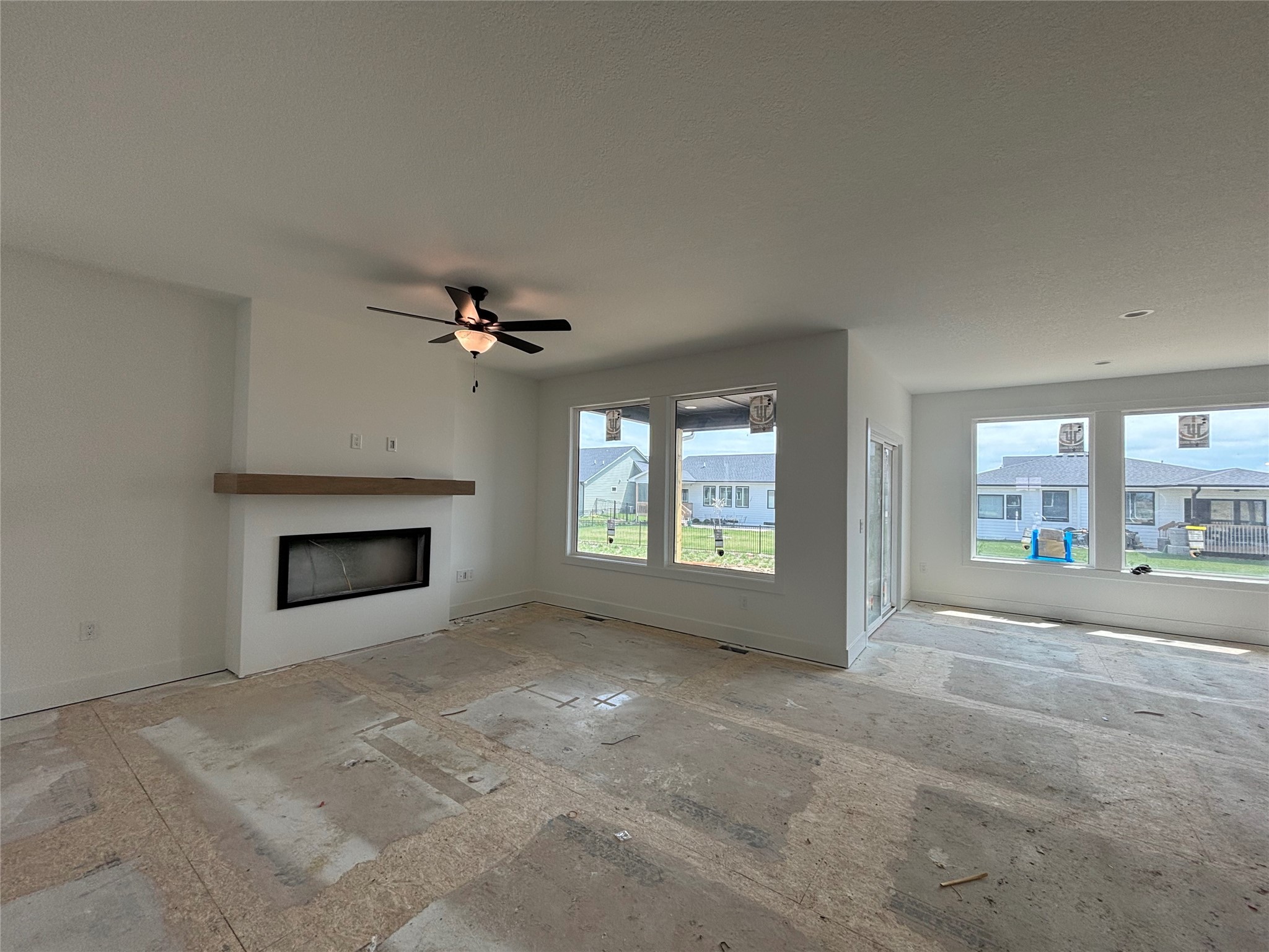 160 NW Ashley Court, Waukee, Iowa image 2