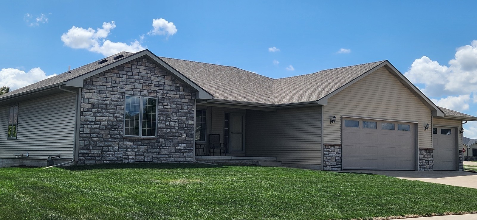1415 Lake Shore Circle, Altoona, Iowa image 1