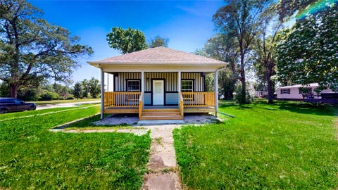 Homes For Sale - 416 E D Main Street<br/> Melcher Dallas, IA 50062