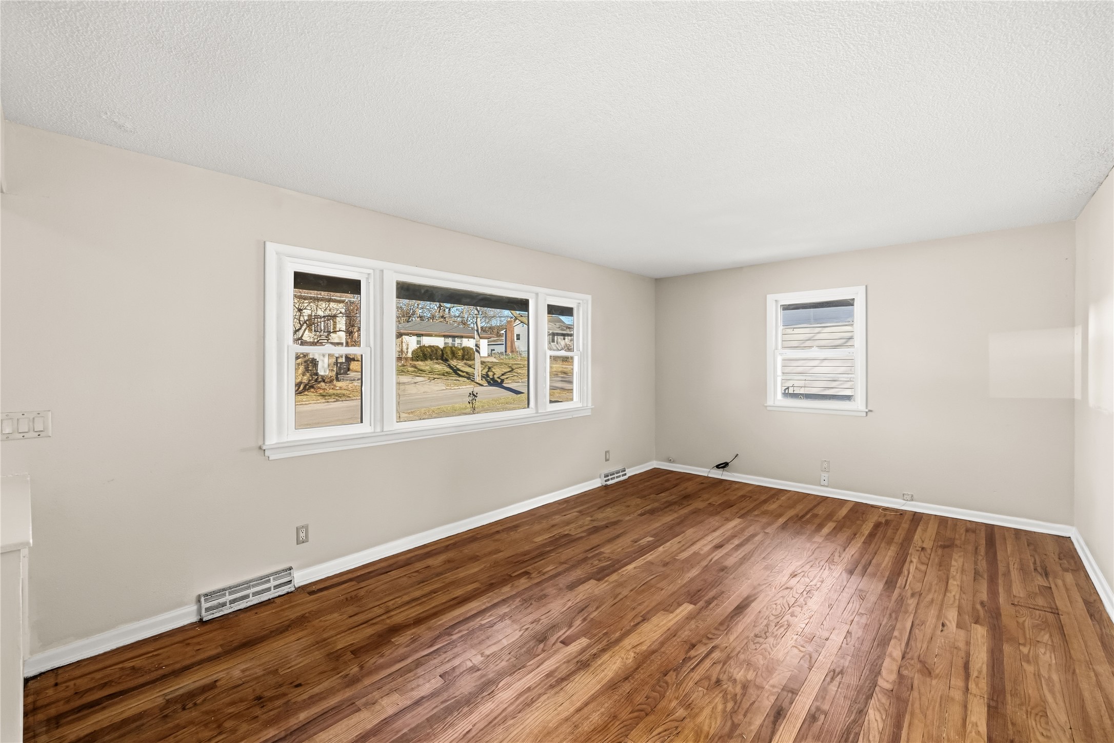 2407 E Tiffin Avenue