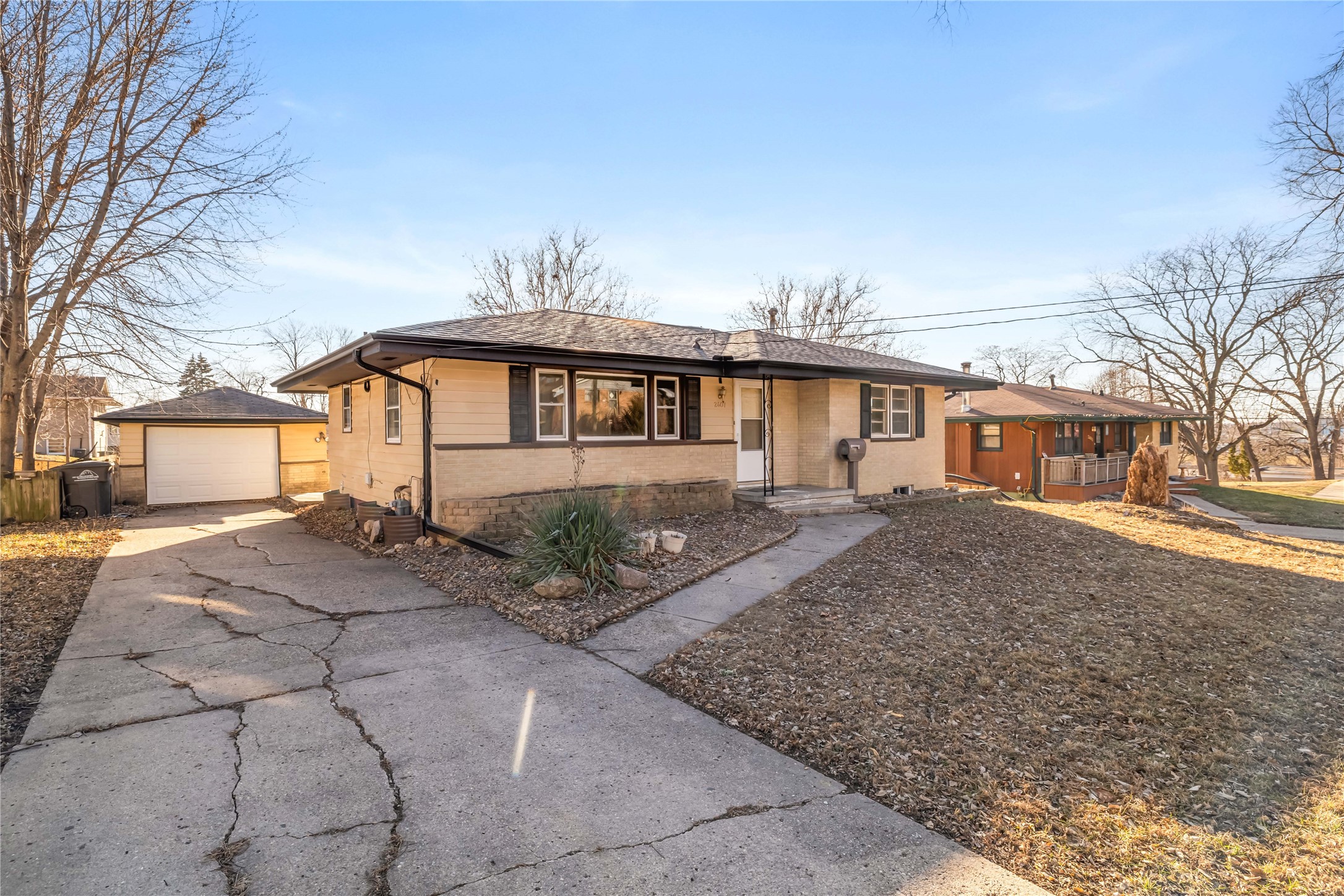 2407 E Tiffin Avenue