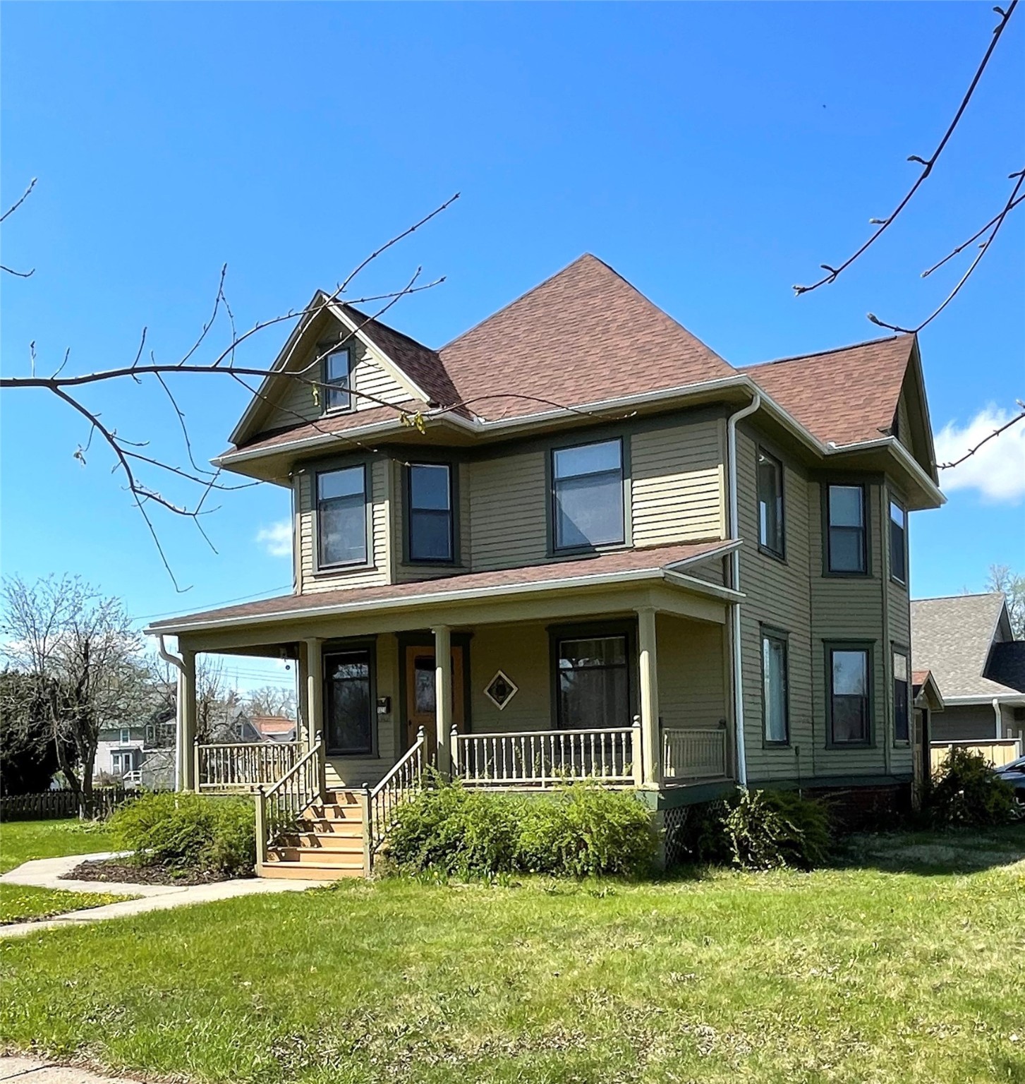 1323 5th Avenue, Grinnell, Iowa image 1