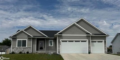 Homes For Sale - 2520 Knollway Drive<br/> Marshalltown, IA 50158