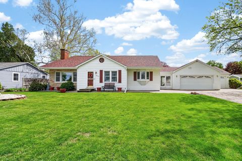 Homes For Sale - 806 E 9th Street<br/> Jasper County, Newton, IA 50208